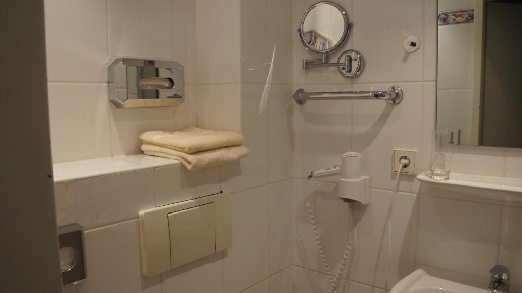 Hotel Jägerhof Wiesbaden Zimmer foto
